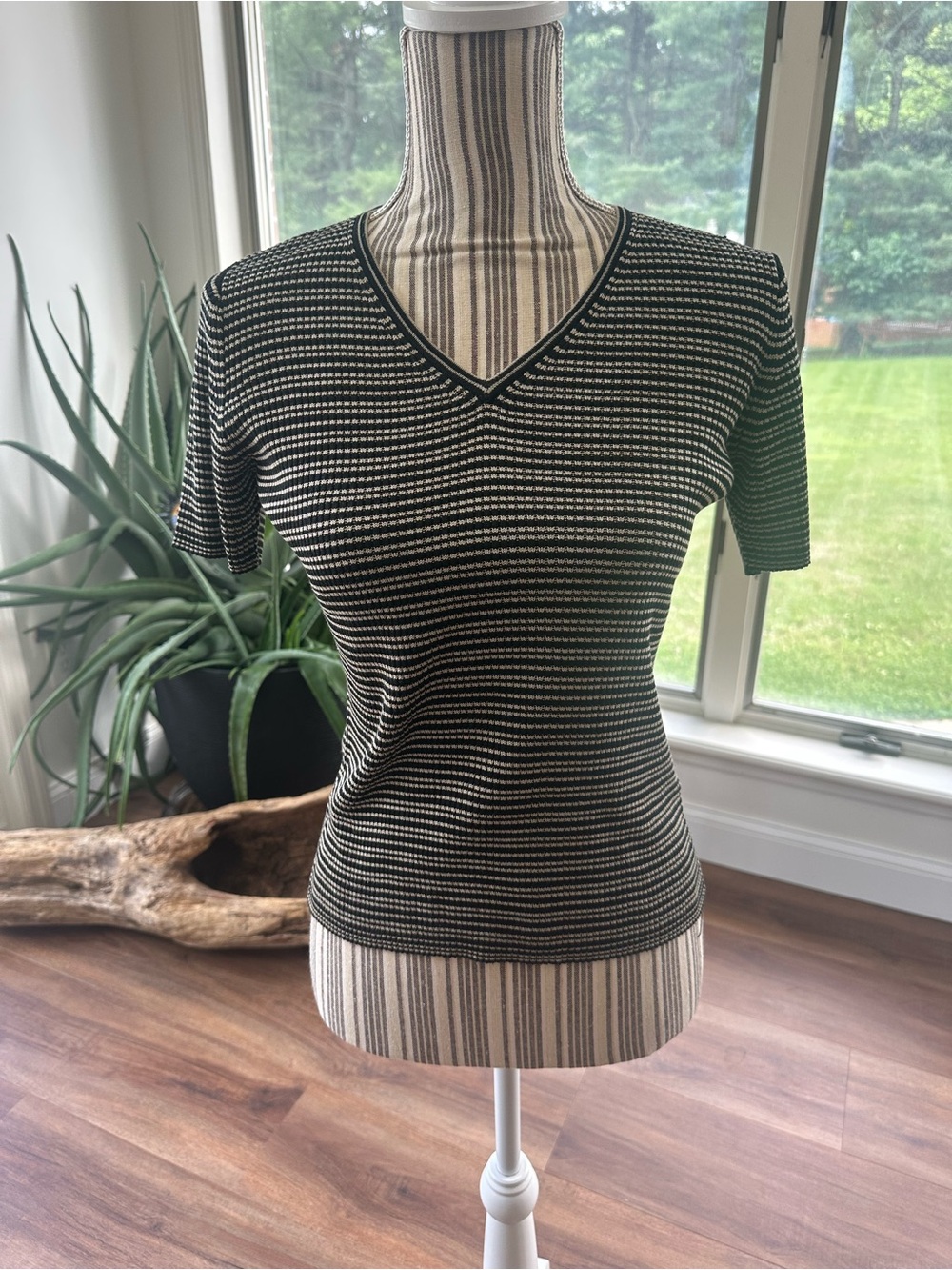 Vintage Silx black and tan striped ribbed knit V- neck top 100% silk